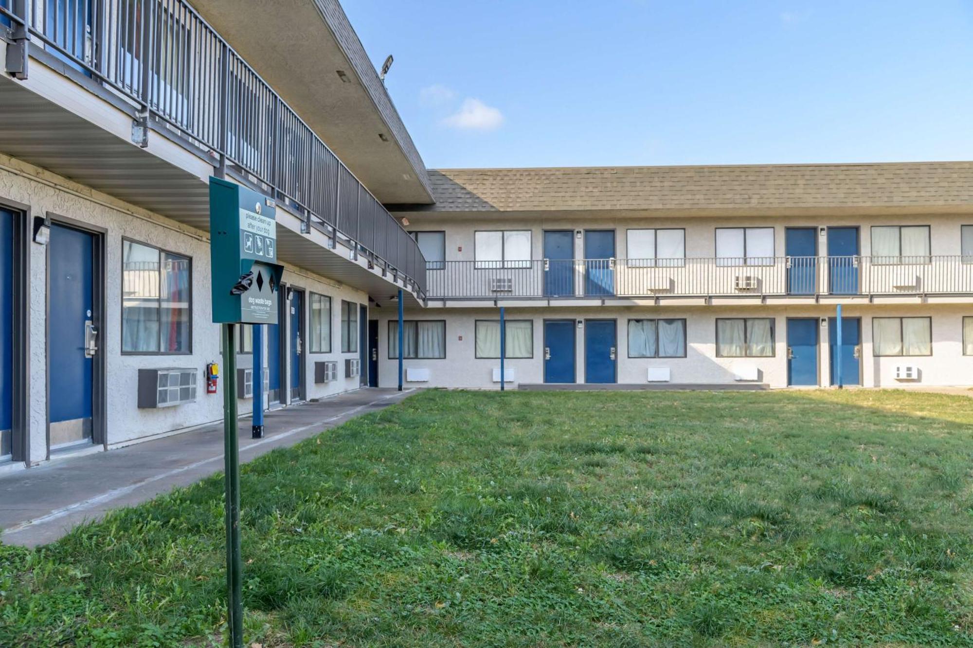 Home 6 Motel Топика Экстерьер фото